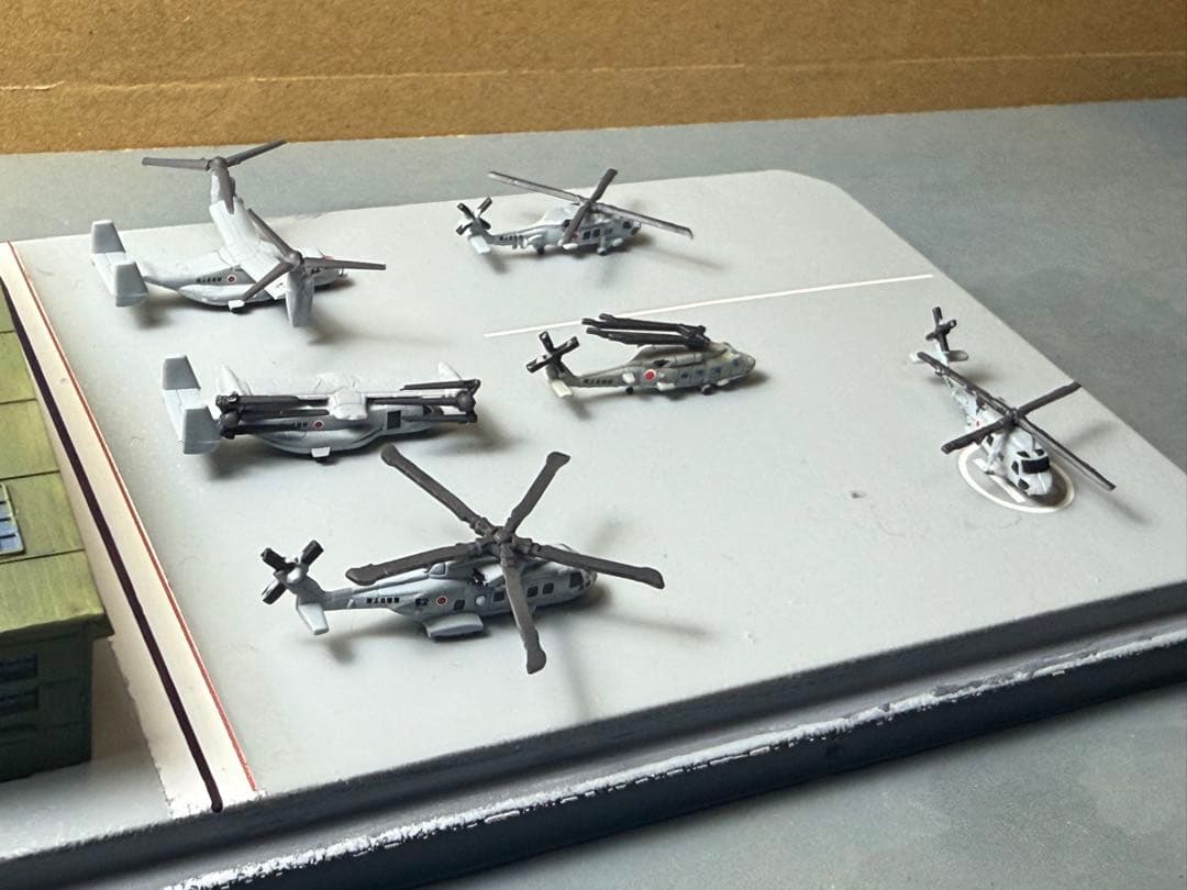 1/700 ヘリコプター6機と格納庫セットの通販はau PAY マーケット