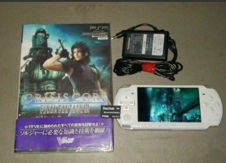PSP本体　クライシスコアファイナルファンタジー7攻略本つき PSP本体 クライシスコアファイナルファンタジー7攻略本つき - メルカリ