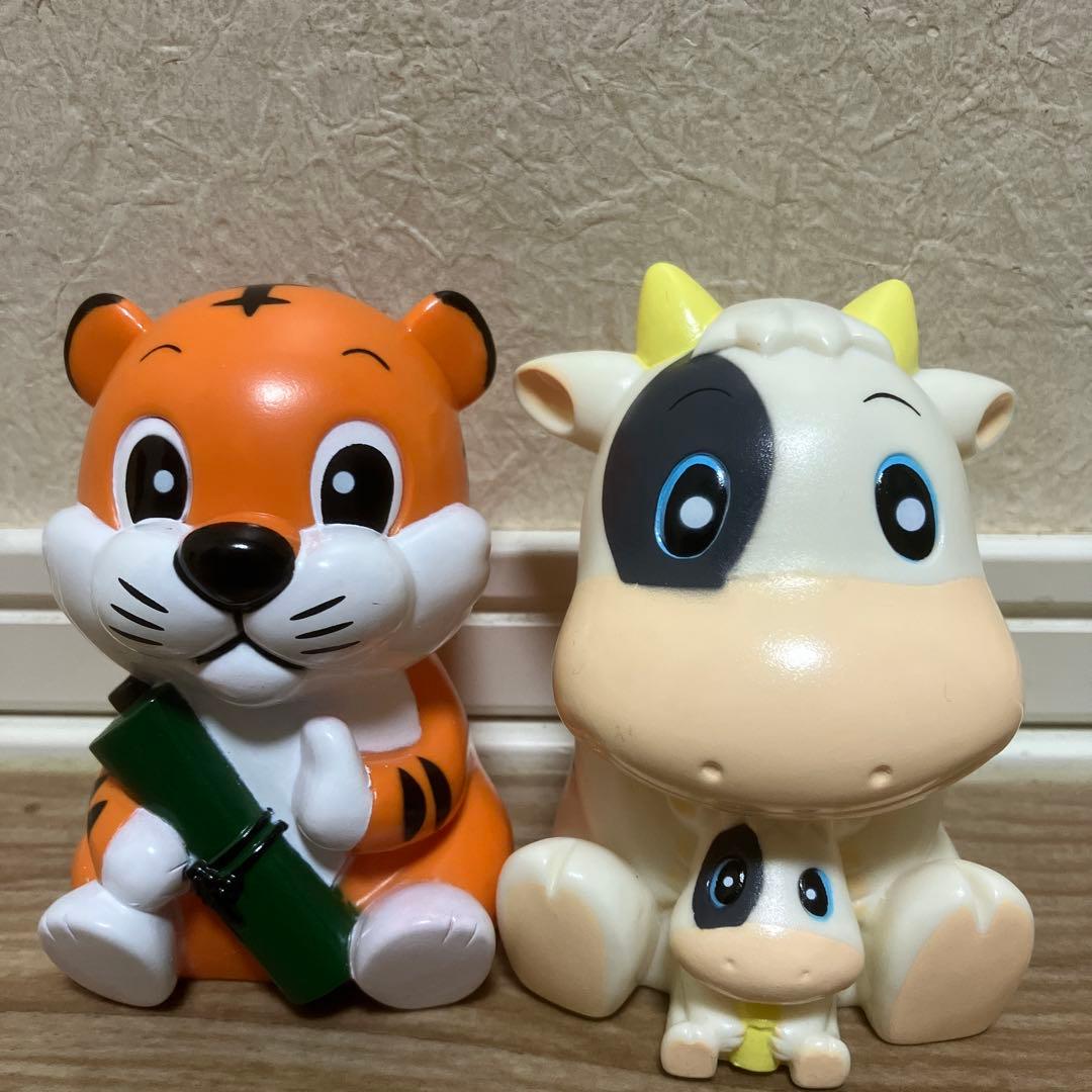 岡山 JAバンク ノベルティグッズ 貯金箱 牛の親子 寅 ソフビ貯金箱