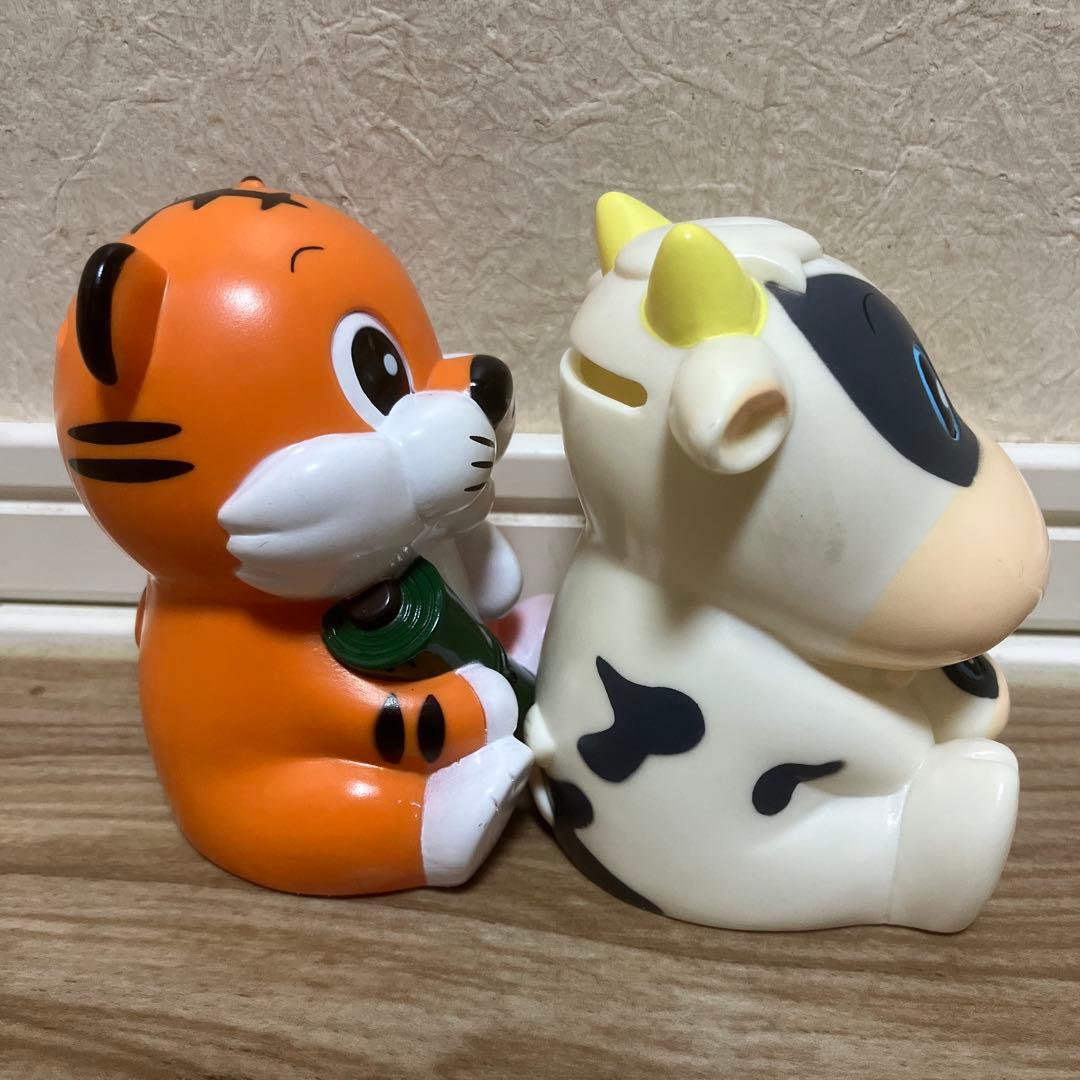 岡山 JAバンク ノベルティグッズ 貯金箱 牛の親子 寅 ソフビ貯金箱