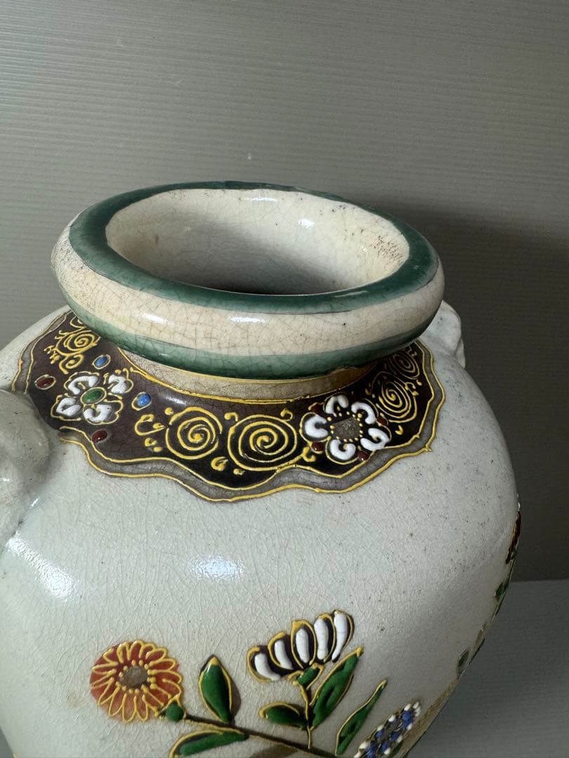 2107 明治時代 名工【寿山造】 薩摩焼 金彩色絵花蝶文 花瓶 時代物