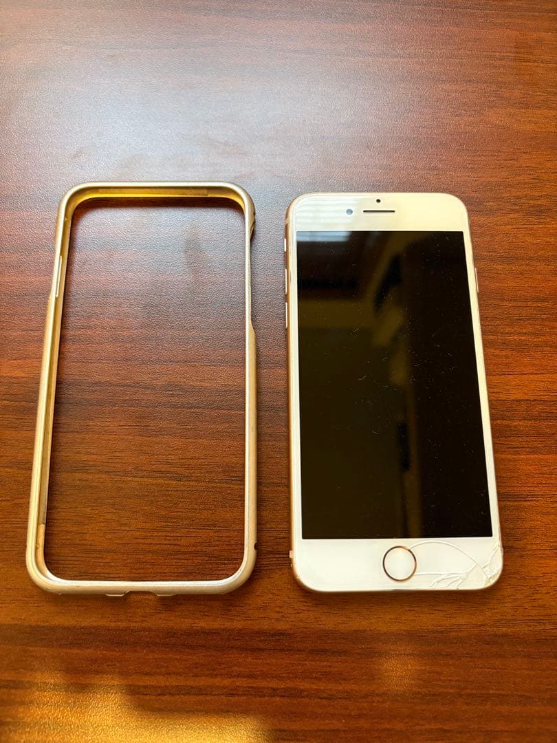 iPhone 8 ピンクゴールド 256GB 画面の右下に割れ