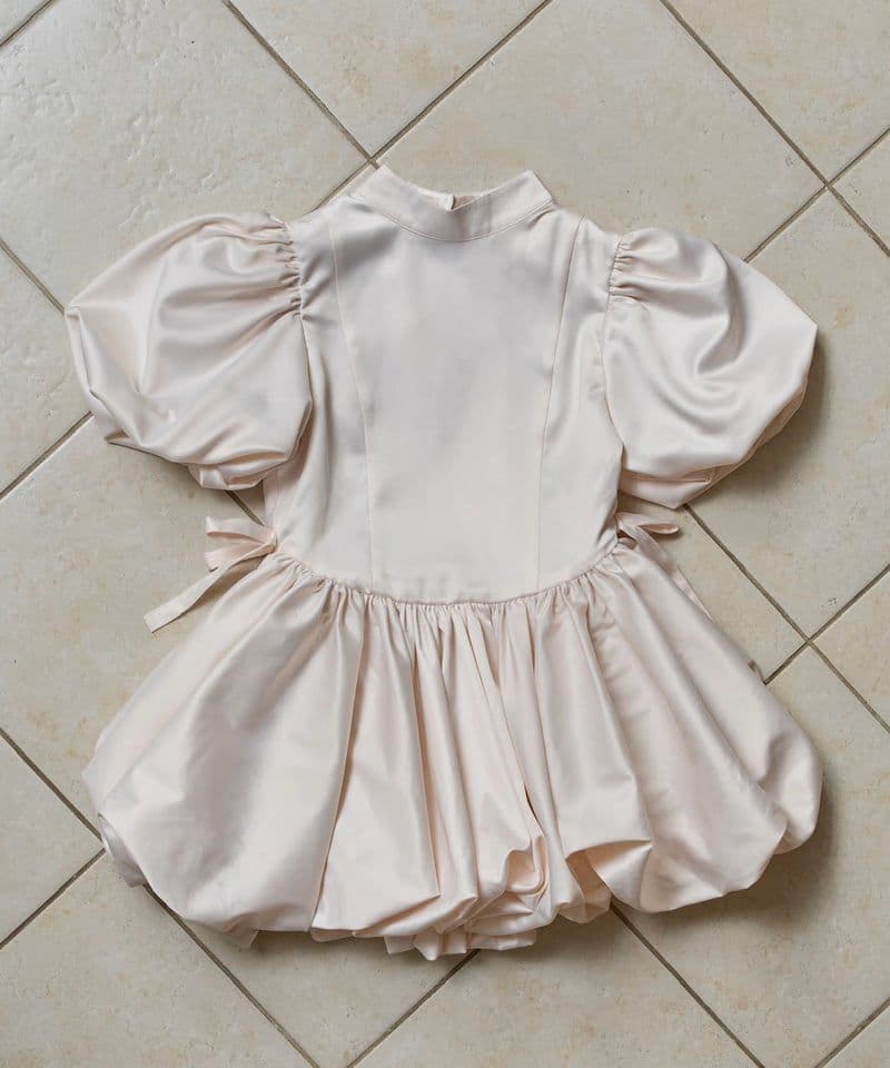 トリートユアセルフ サテンバルーンペプラムミニワンピース ピンク