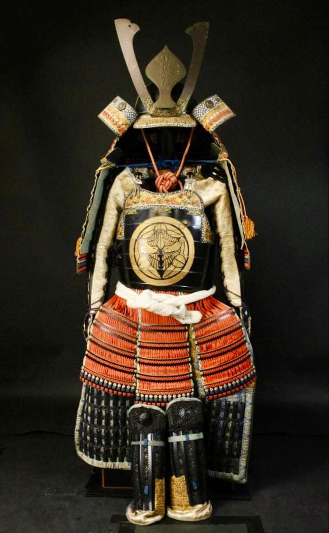 鉄地 上杉笹紋 緋縅鎧一式 八間筋兜 八幡大菩薩前立 鎧櫃 鎧兜 甲冑