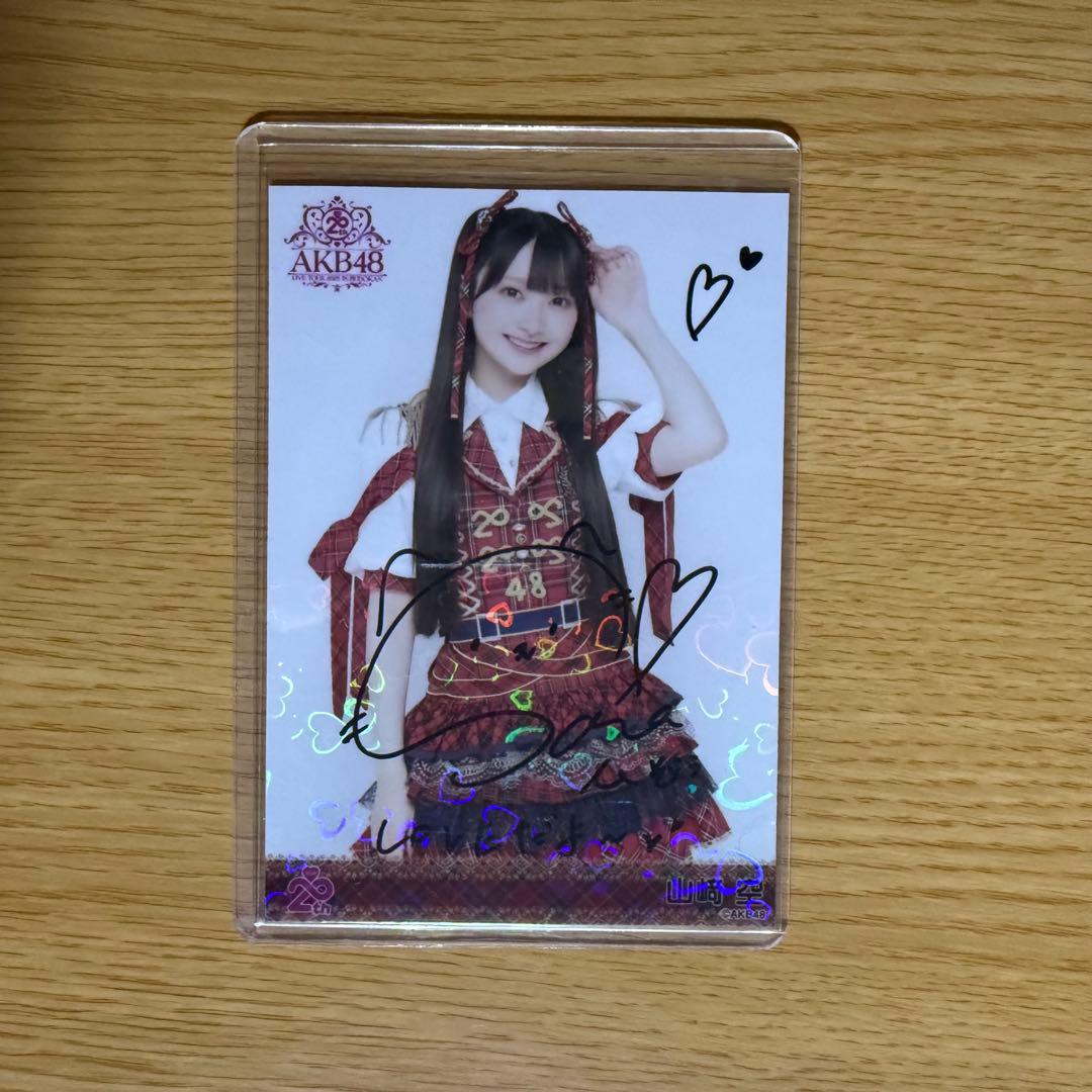 AKB48 山﨑空 直筆サイン ホログラム 生写真赤チ エック衣装 - メルカリ