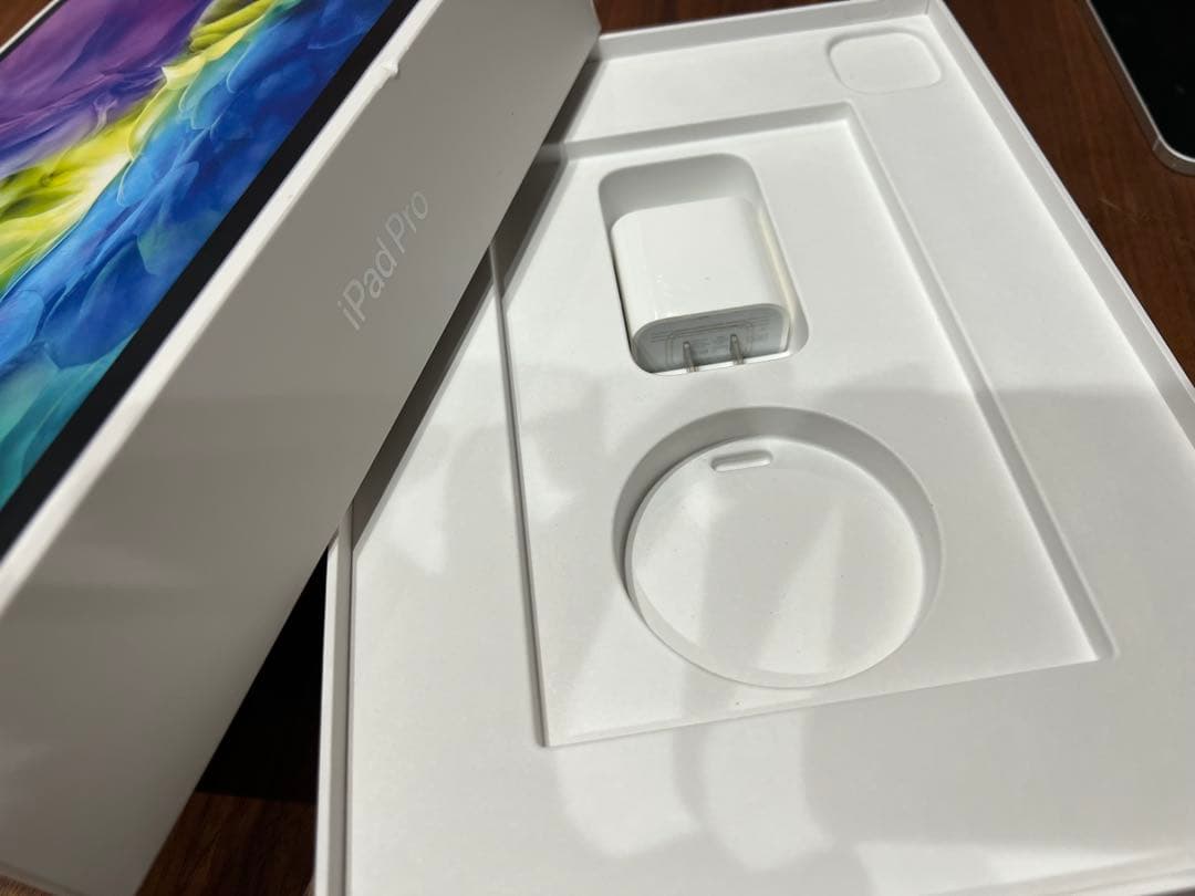 《専用》Apple iPad Pro(第二世代)11インチ シルバー 本体