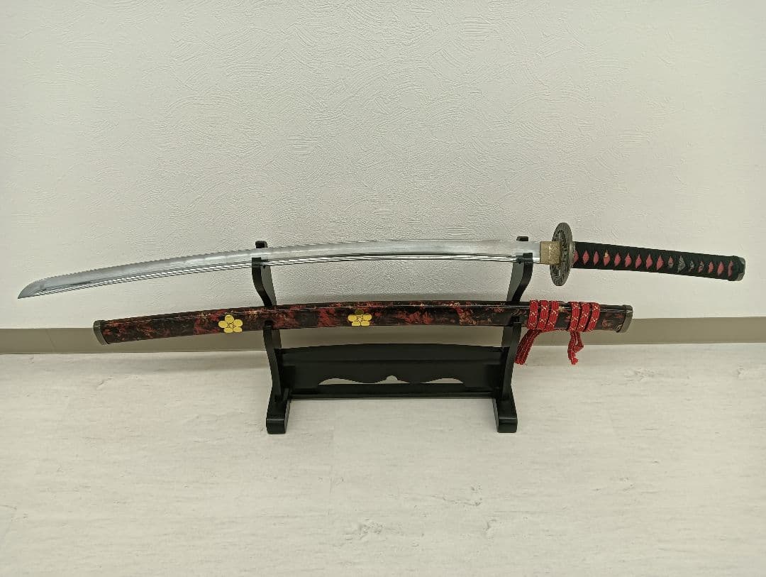 高級模造刀 前田慶次モデル 黒柄赤鮫皮 大輪透し鍔 赤黒斑ら呂鞘 楽天市場】模造刀 前田慶次利益拵え 特製赤黒下げ緒 コスプレのグッズ