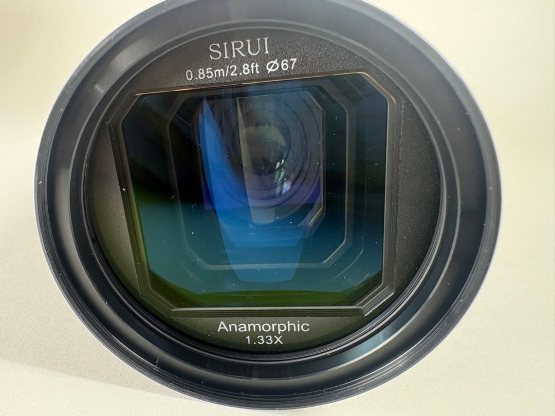 SIRUI 35mm F1.8 1.33x アナモルフィックMFT（φ67）箱付