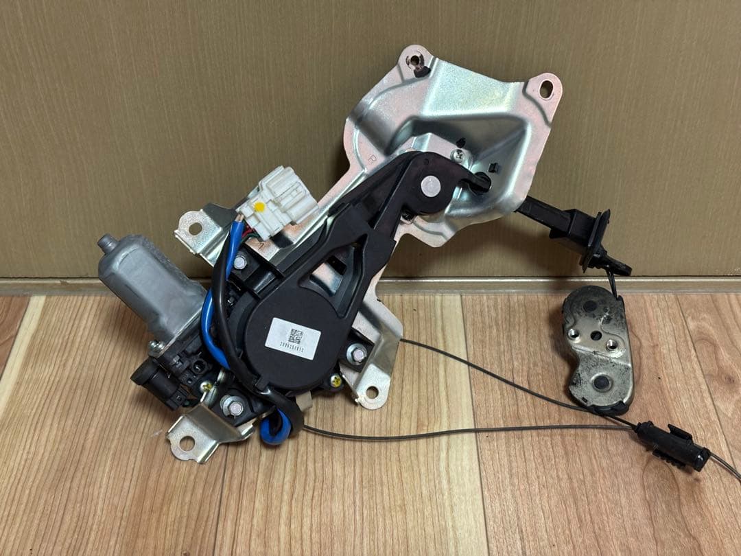 u*d様 ホンダ　JF2 N-BOX 右スライドモーター ホンダ 純正 N-BOX 《 JF2 》 右パワースライドモーター P91100