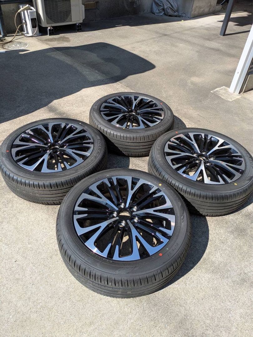 ヤリスクロス純正ホイルタイヤセット、新車外し - メルカリ