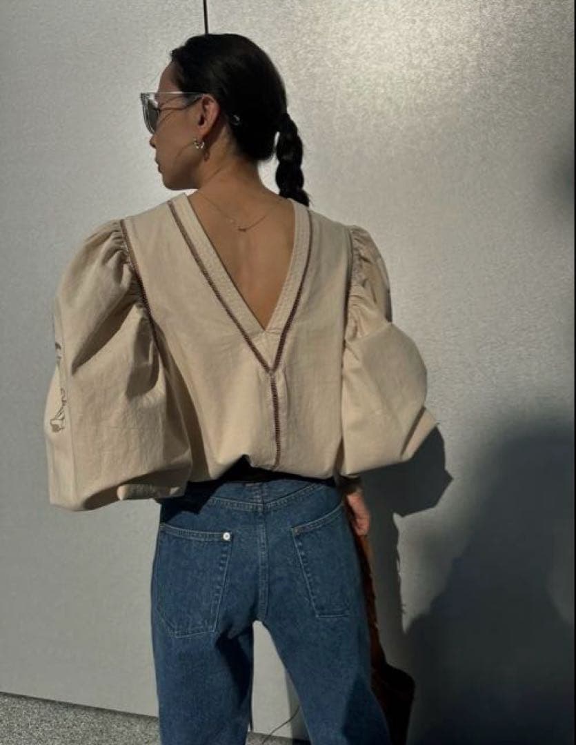 AMERI PUFF EMBROIDARY LACE BLOUSE アイボリー