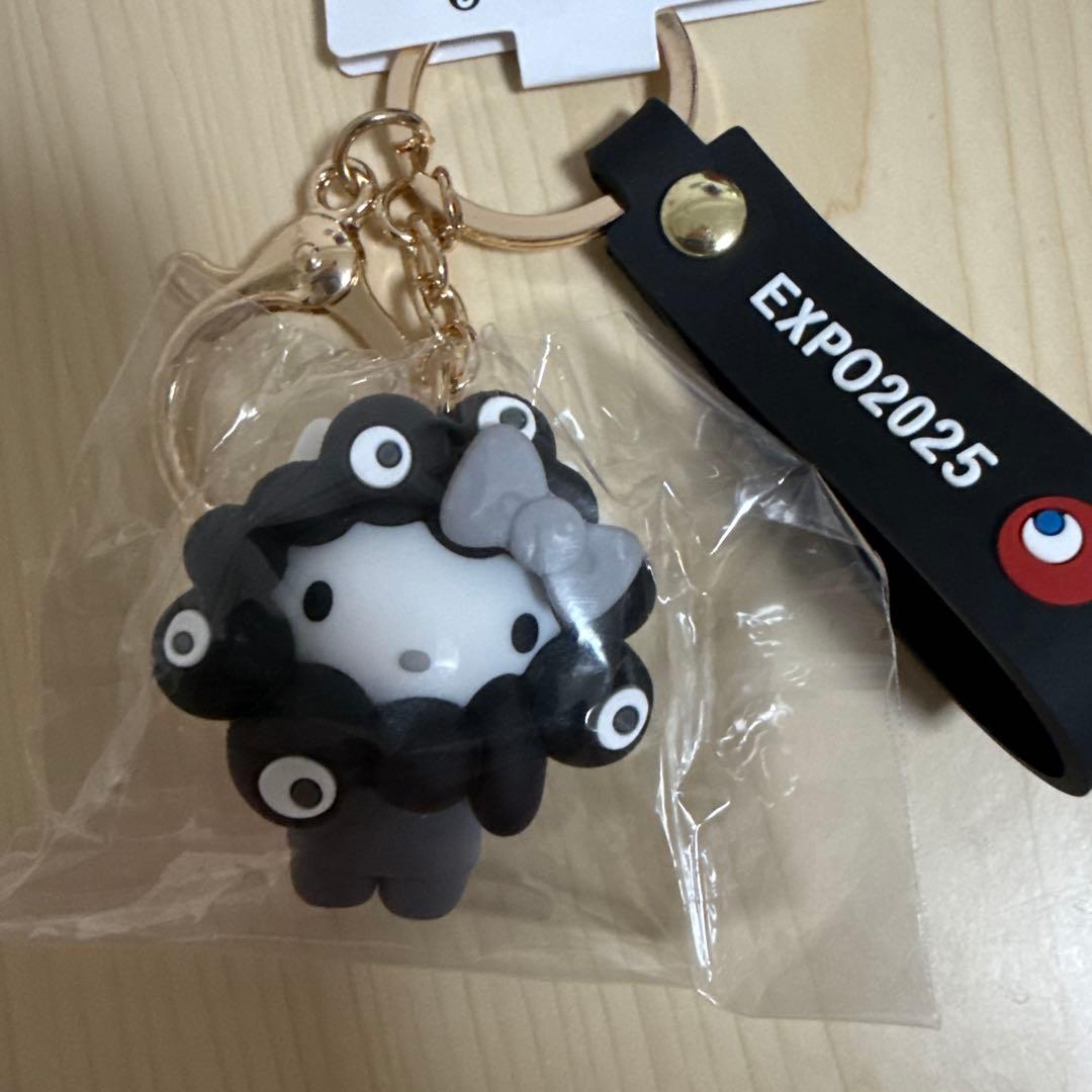 サンリオ 黒 ミャクミャク 立体マスコットキーホルダー キティ - メルカリ