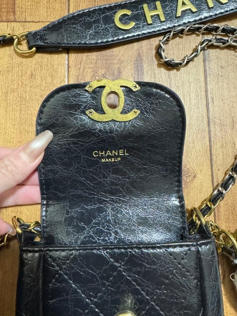 24時間以内発送 CHANEL ノベルティキルティング スマホ ショルダー