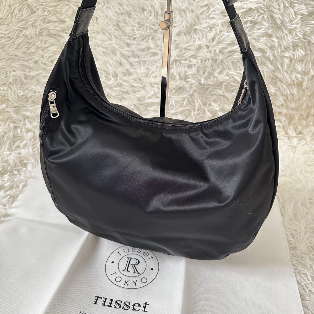 russet クラウズナイロン ラウンドビッグショルダーバッグ 金具