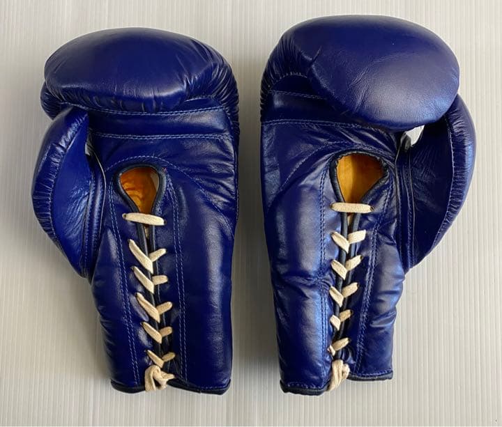 マーク・ハント 直筆サイン入りグローブ/Tシャツ