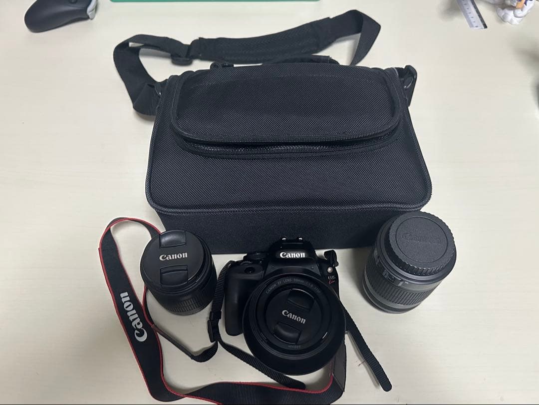 Canon EOS KISS X7 Wズームキット➕三脚　すぐ始められるセット Amazon | 【整備済み品】 Canon デジタル一眼レフカメラ EOS Kiss X7