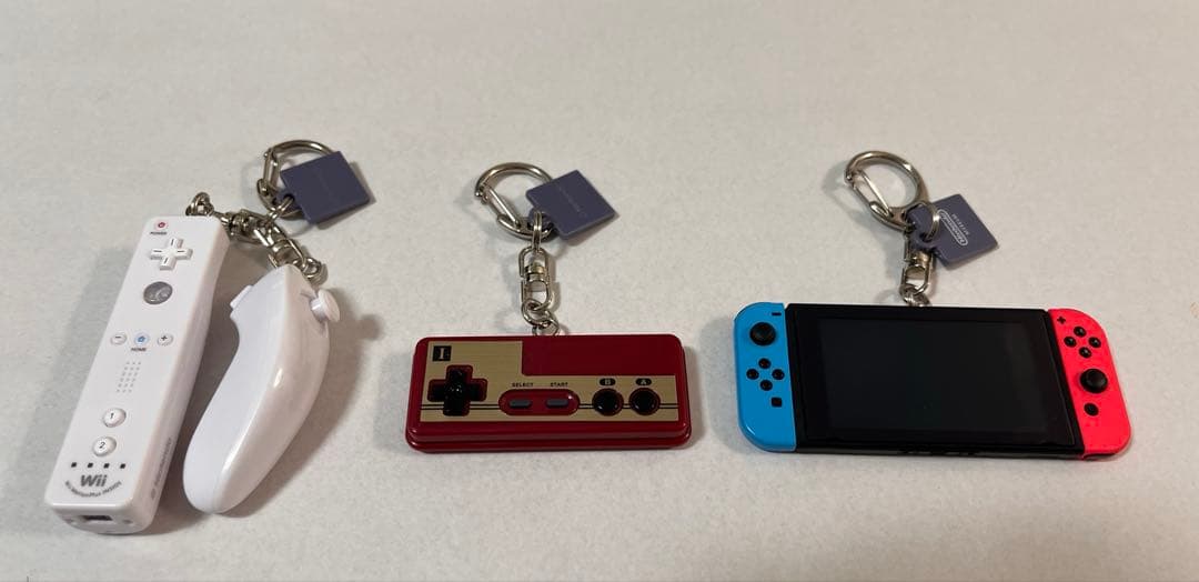 大幅値下げ」ニンテンドーミュージアム ゲームハードキーホルダー 3 個