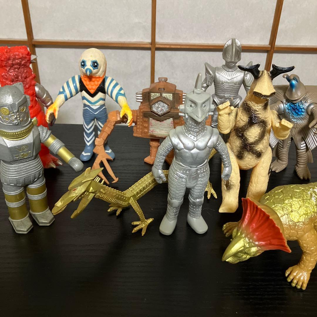 ウルトラセブン 怪獣ソフビ まとめ売り - メルカリ