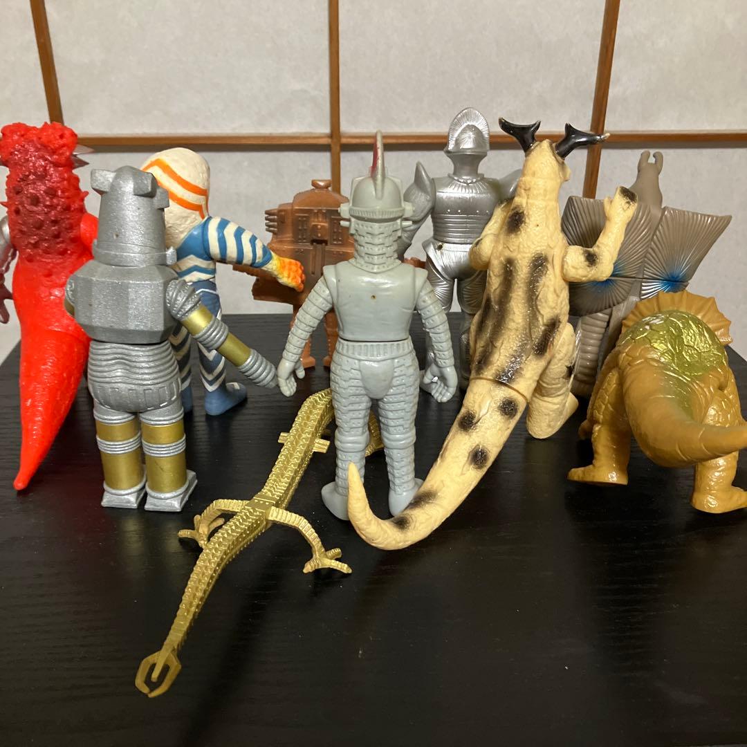 ウルトラセブン 怪獣ソフビ まとめ売り - メルカリ