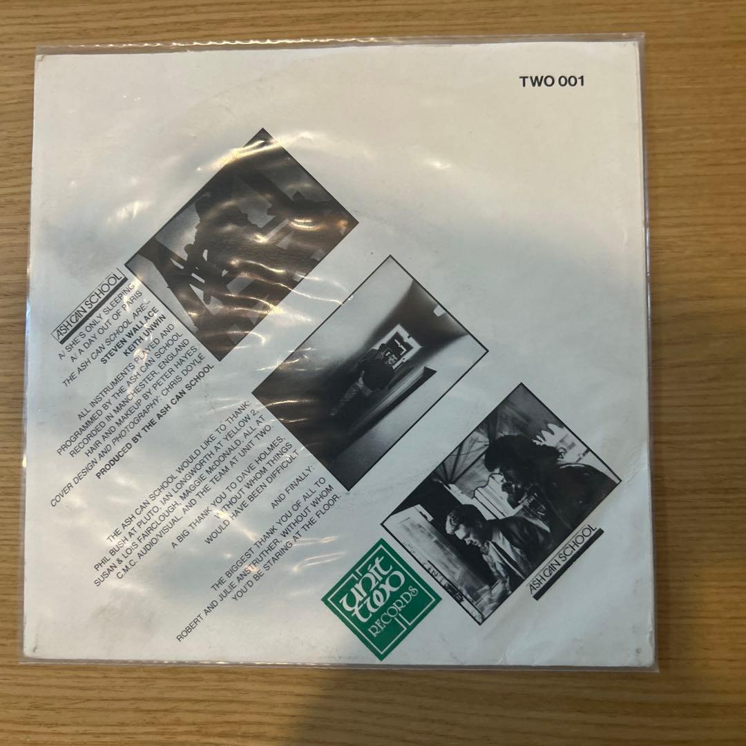 Ash Can School -She's Only Sleeping 7インチ