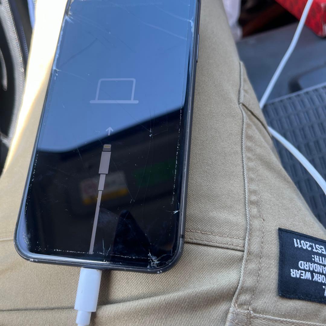 iPhone 11 ブラック 本体 画面ひびあり - メルカリ