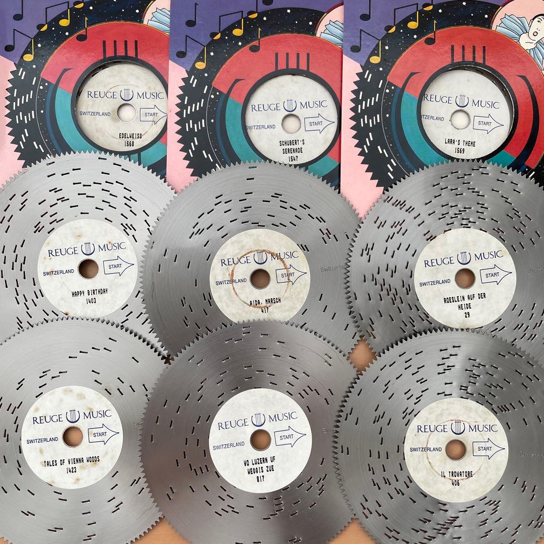 ディスク22枚付き リュージュオルゴール ドーム型クルミ象嵌箱ディスク