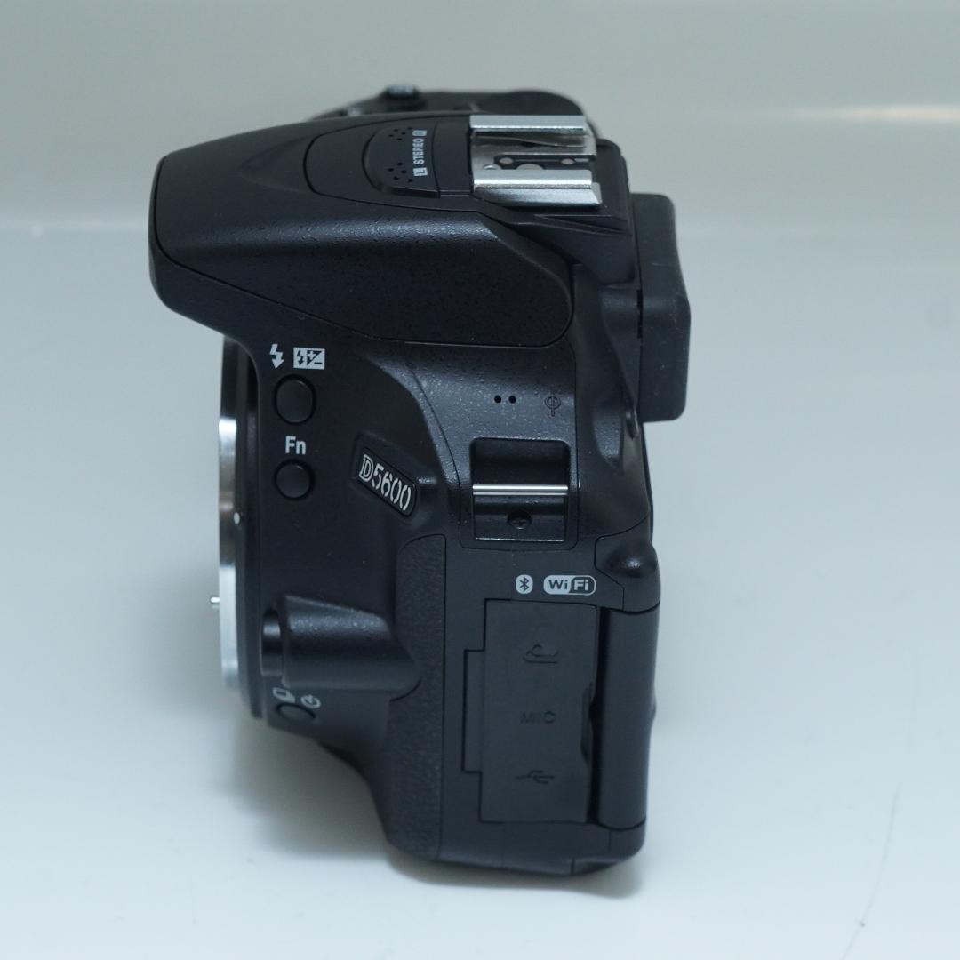 スマホに自動転送Nikon D5600レンズセット シャッター数2,571 枚