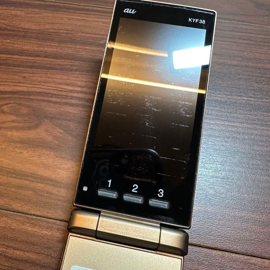 au KYF38 グラティナ ガラケー 5550 - メルカリ