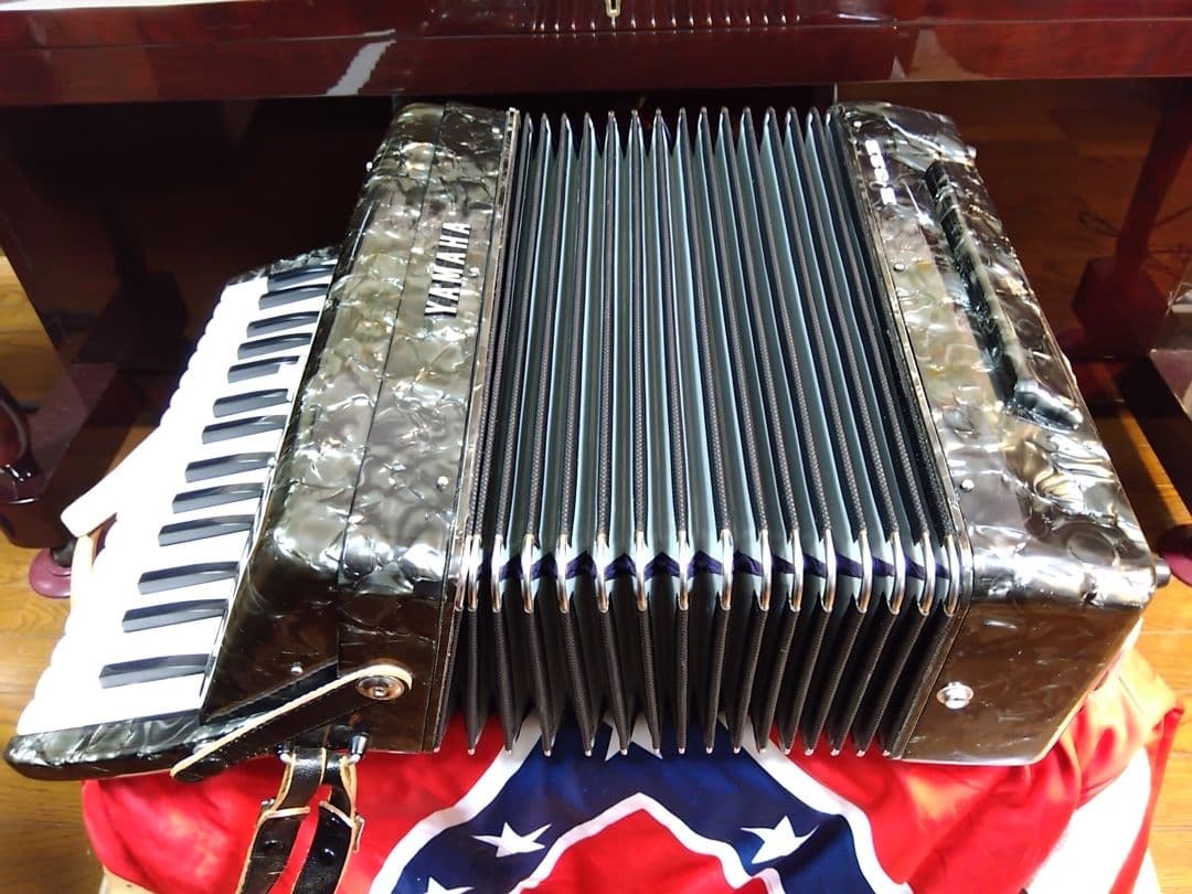 希少コントラ】Yamahaバスアコーディオン B-32B 32鍵 信頼の日本製