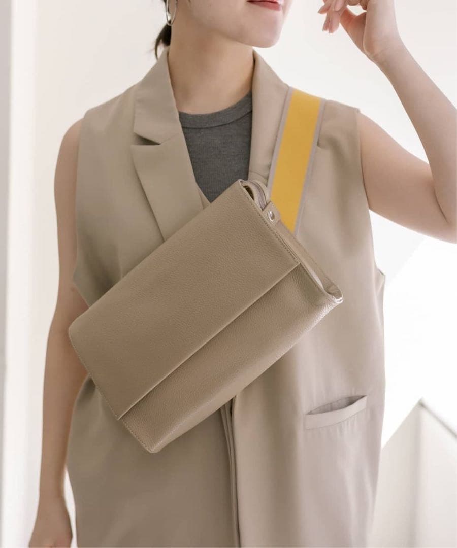 イアパピヨネ 《本革》ベージュ ワイドテープショルダーバッグ ボディバッグ