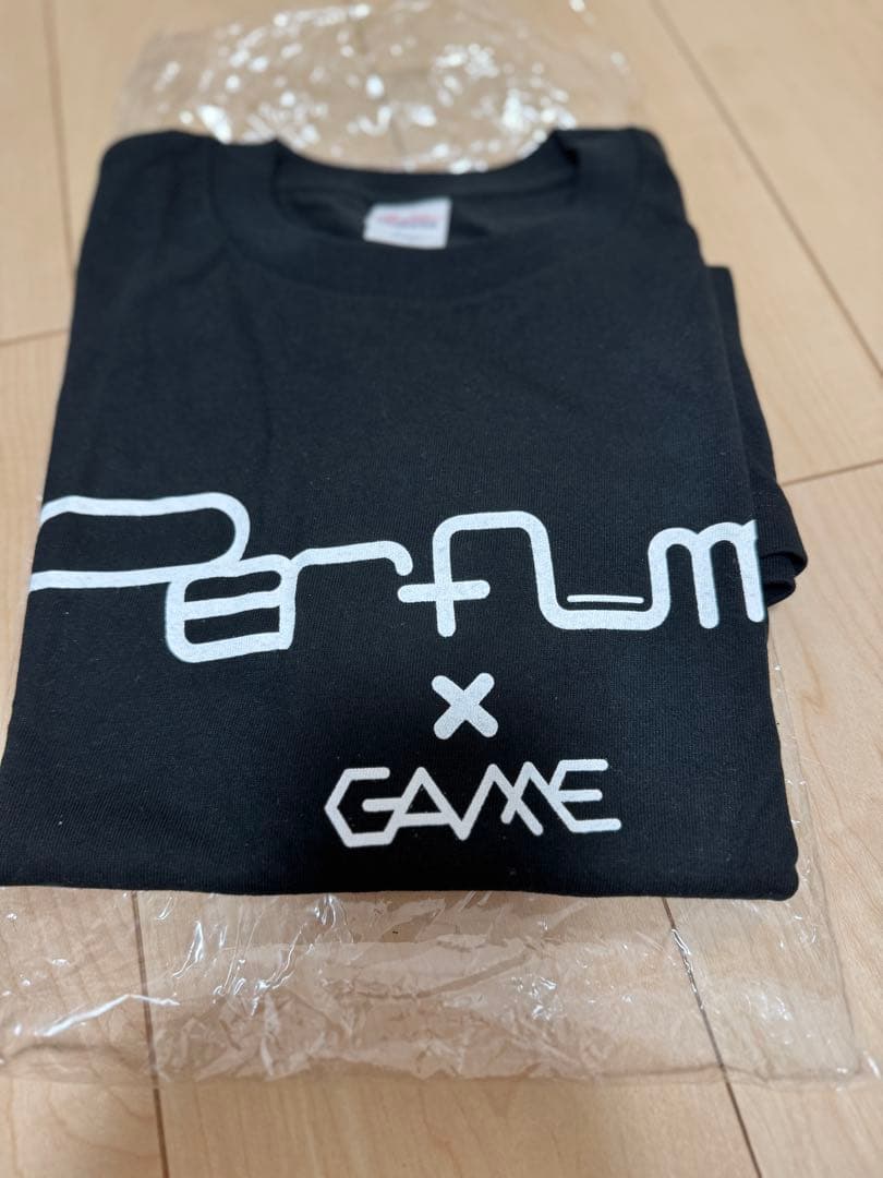 新品・未使用］Perfume 「GAME」 Tシャツ Lサイズ ブラックの通販はau