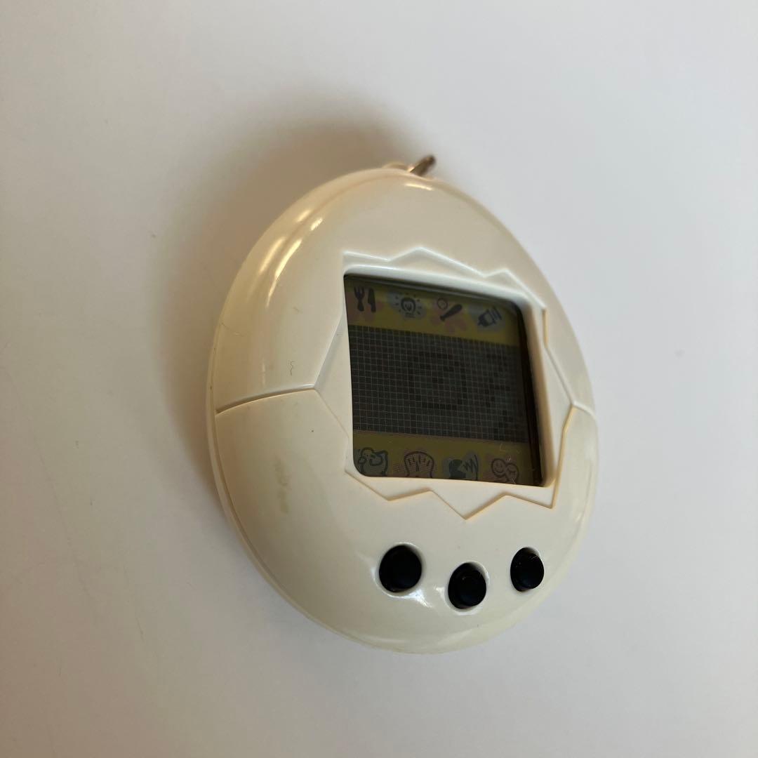 バンダイ 初代たまごっち 白 【希少カラー】 - メルカリ