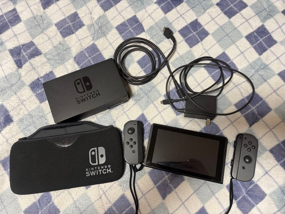 Nintendo Switch 本体 ドック・ケーブル・ジョイコン付 Nintendo Switch nintendo switch 2 本体 ドック joy-con 4個 同時
