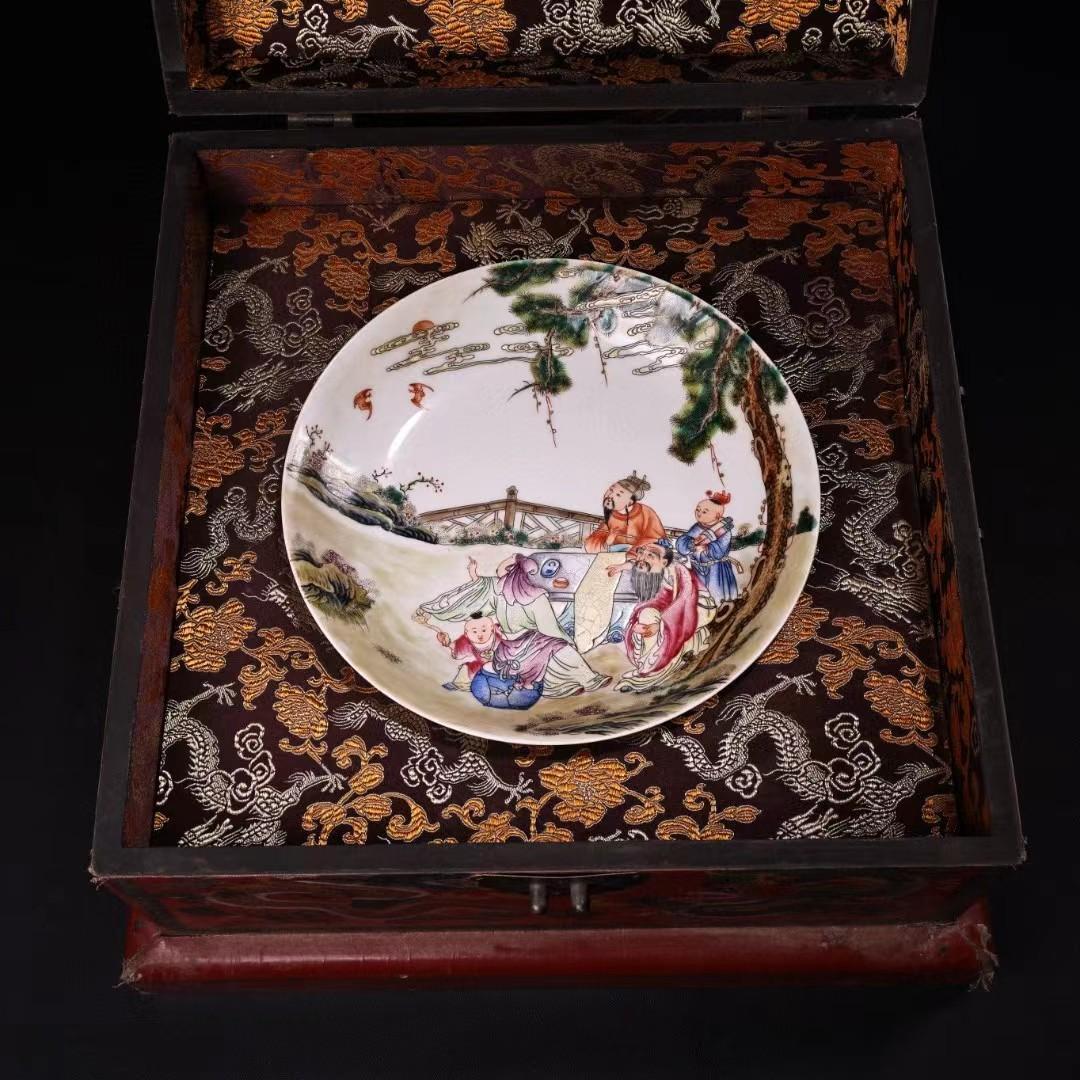 中国古美術・珍蔵粉彩・人物風景絵磁器の中皿・純手描き・箱付・置物