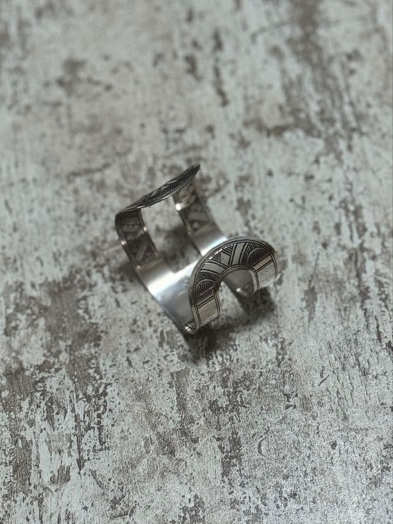 早い者勝ち！美品 トゥアレグ族 シルバー H型バングル ブレスレット