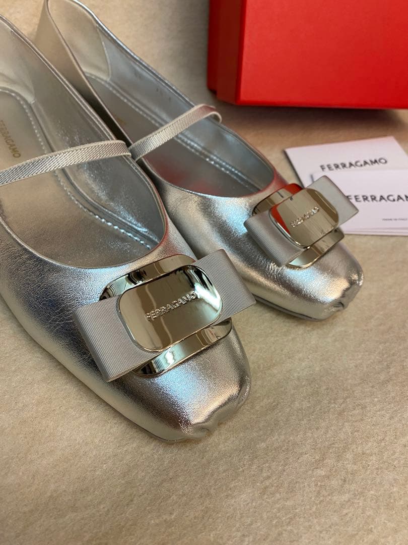 フェラガモ ニューヴァラ シルバーバレリーナシューズ フラットバレエ7