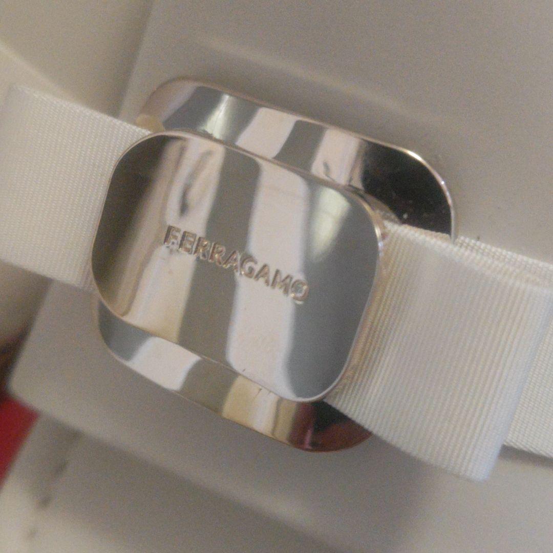 shina　フェラガモ　ミュール