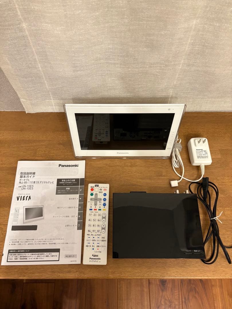 Panasonic VIERA ポータブルテレビ　UN-10E5 概要 ポータブル地上・BS・110度CSデジタルテレビ UN-10E5