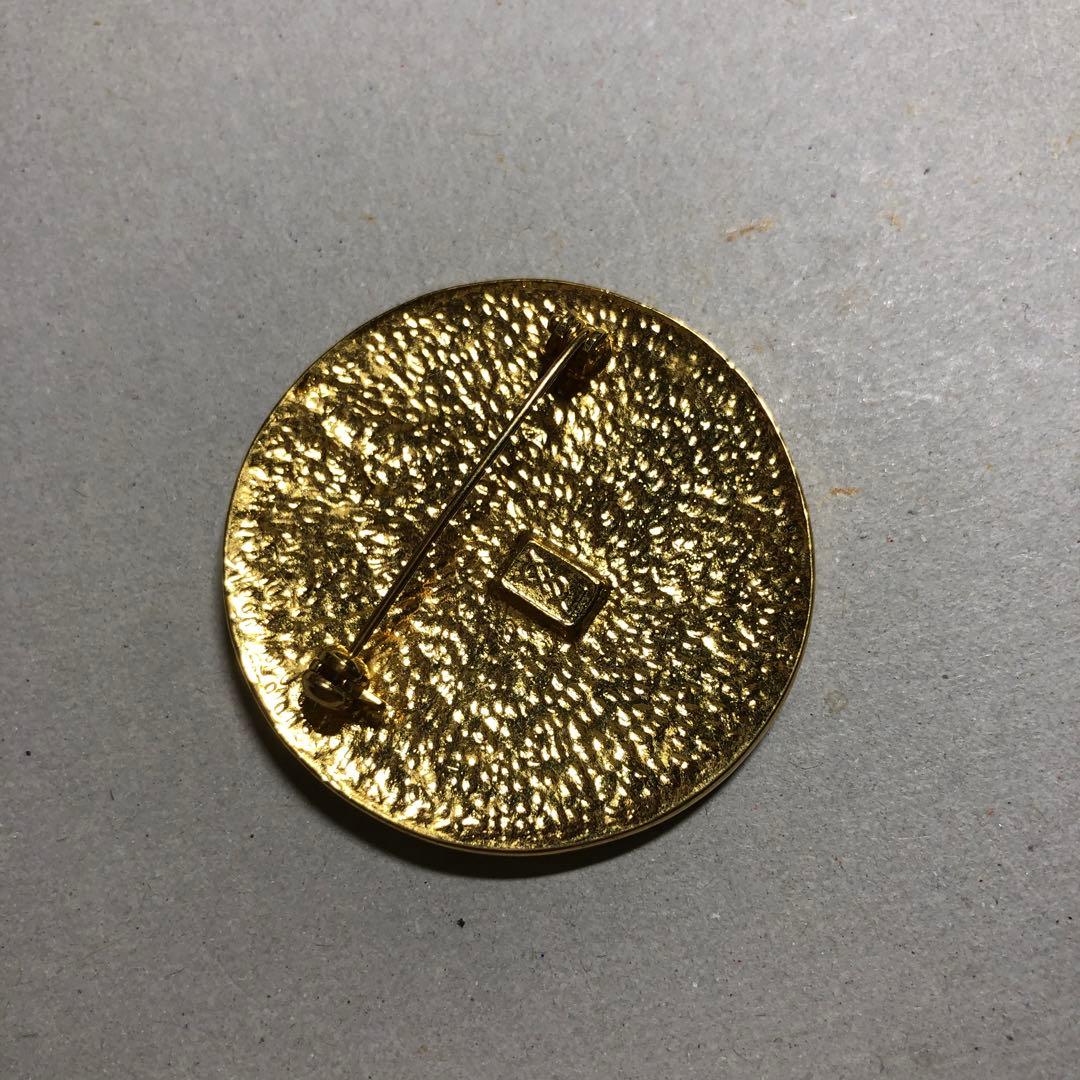 12064 イヴサンローラン ブローチ ロゴ ゴールド ジュエリー ヴィンテージ