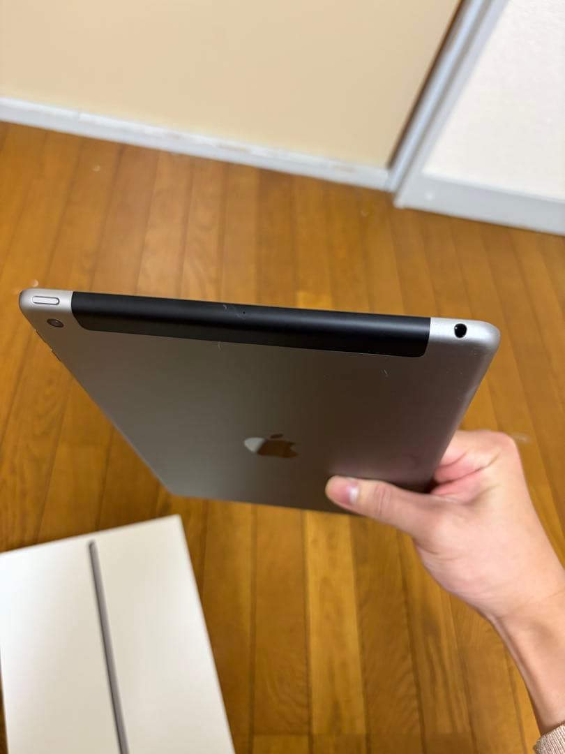 Apple iPad (第5世代) 128GB SIMフリーバテッリ容量94% - iPad本体