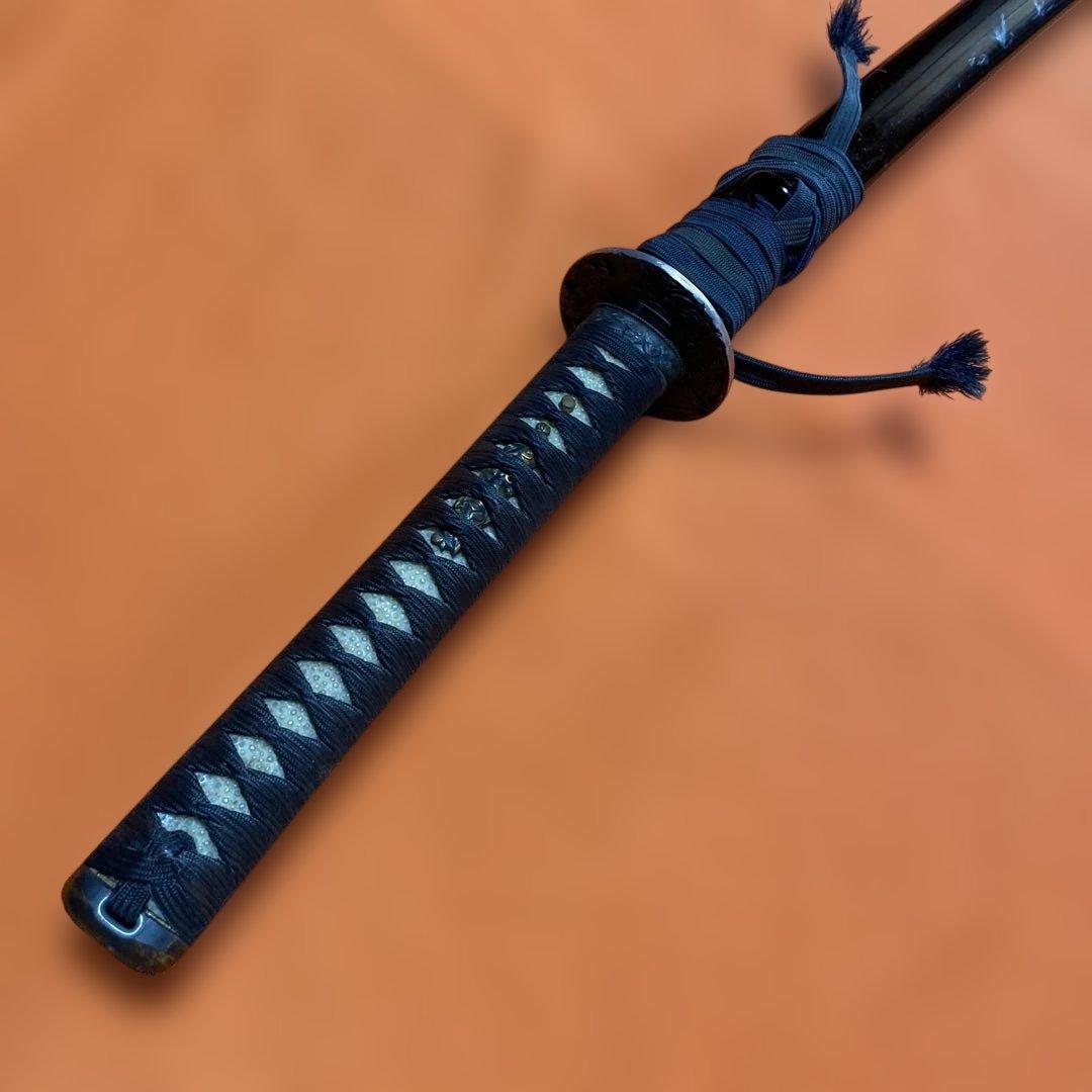 上級模造刀 黒柄 獅子彫丸鍔 濃赤茶呂鞘 上級模造刀 黒柄 獅子彫丸鍔 濃赤茶呂鞘 - メルカリ