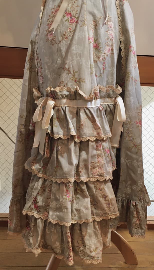 ○juliette et justine バラの花束のローブ ワンピース - メルカリ