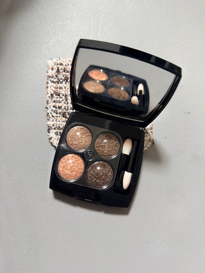 CHANEL レ キャトル オンブル ツイード04 ツイードブラン エ ローズ