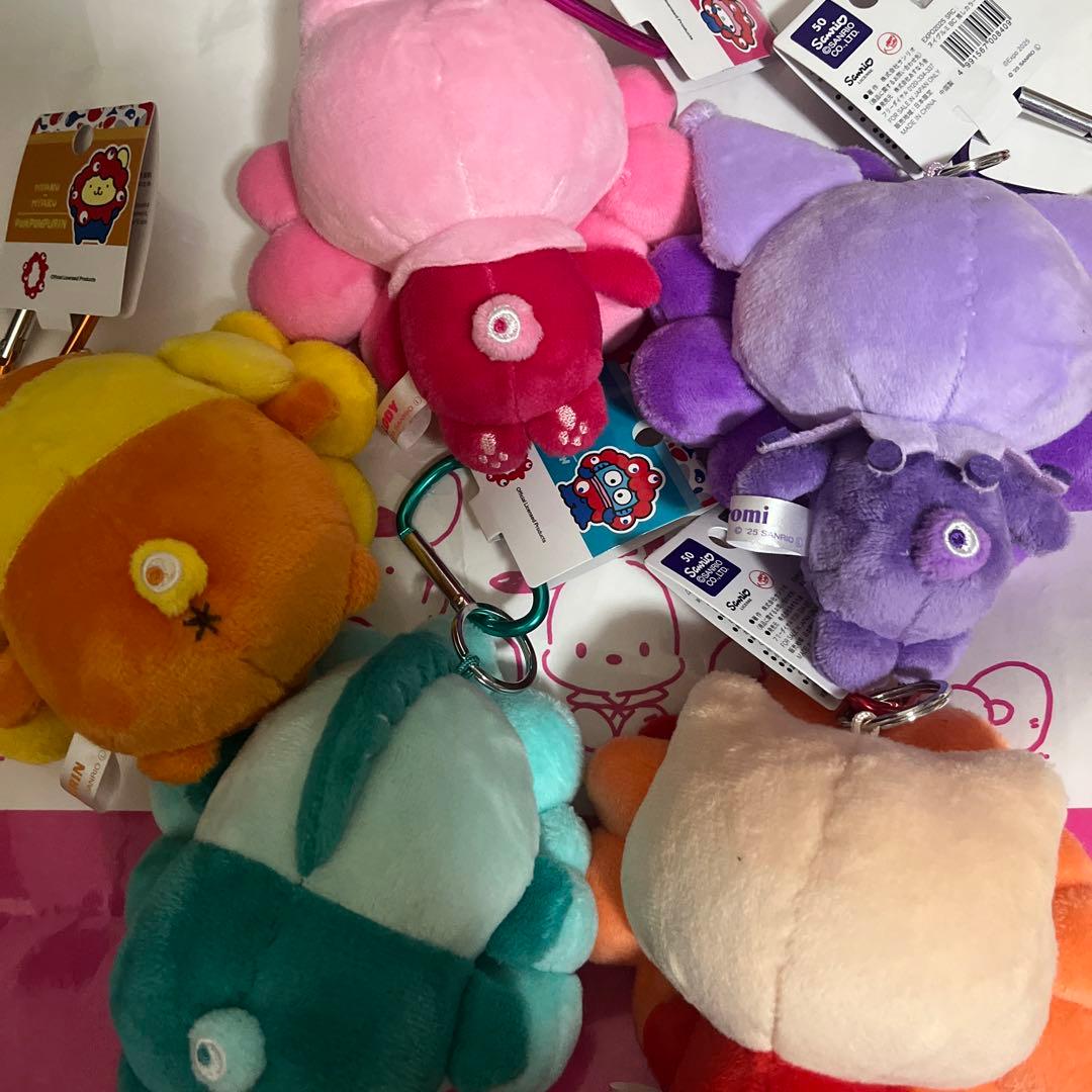 推しカラー サンリオ ミャクミャク なりきり カラビナ BC 5種 - メルカリ