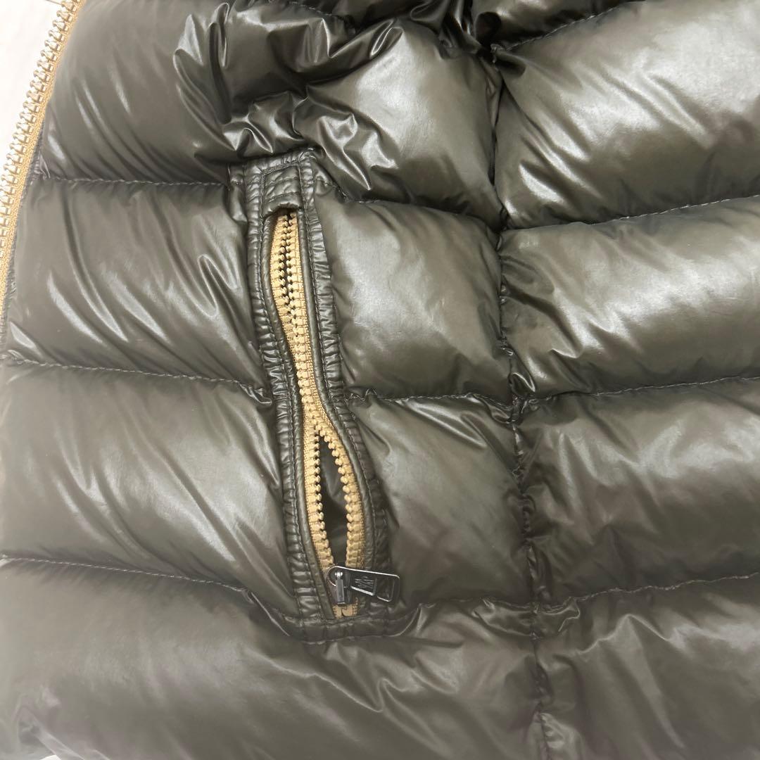 MONCLER フード付きダウンベスト オリーブグリーン hry26様専用 - メルカリ