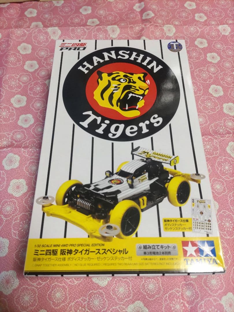 阪神タイガースミニ四駆、灰皿、アルミコースター、オマケで2003優勝