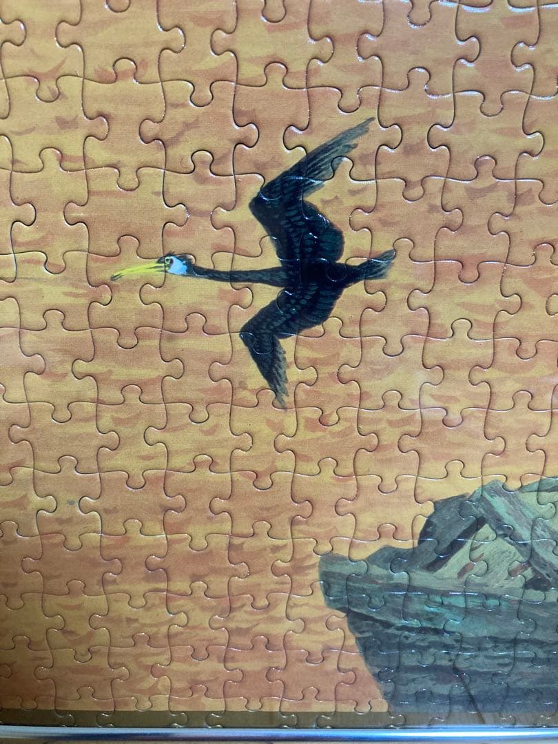 千P⑫夕日にボートと鳥 ジグソーパズル 金属額 長良川の鵜飼？夕暮れに飛ぶ