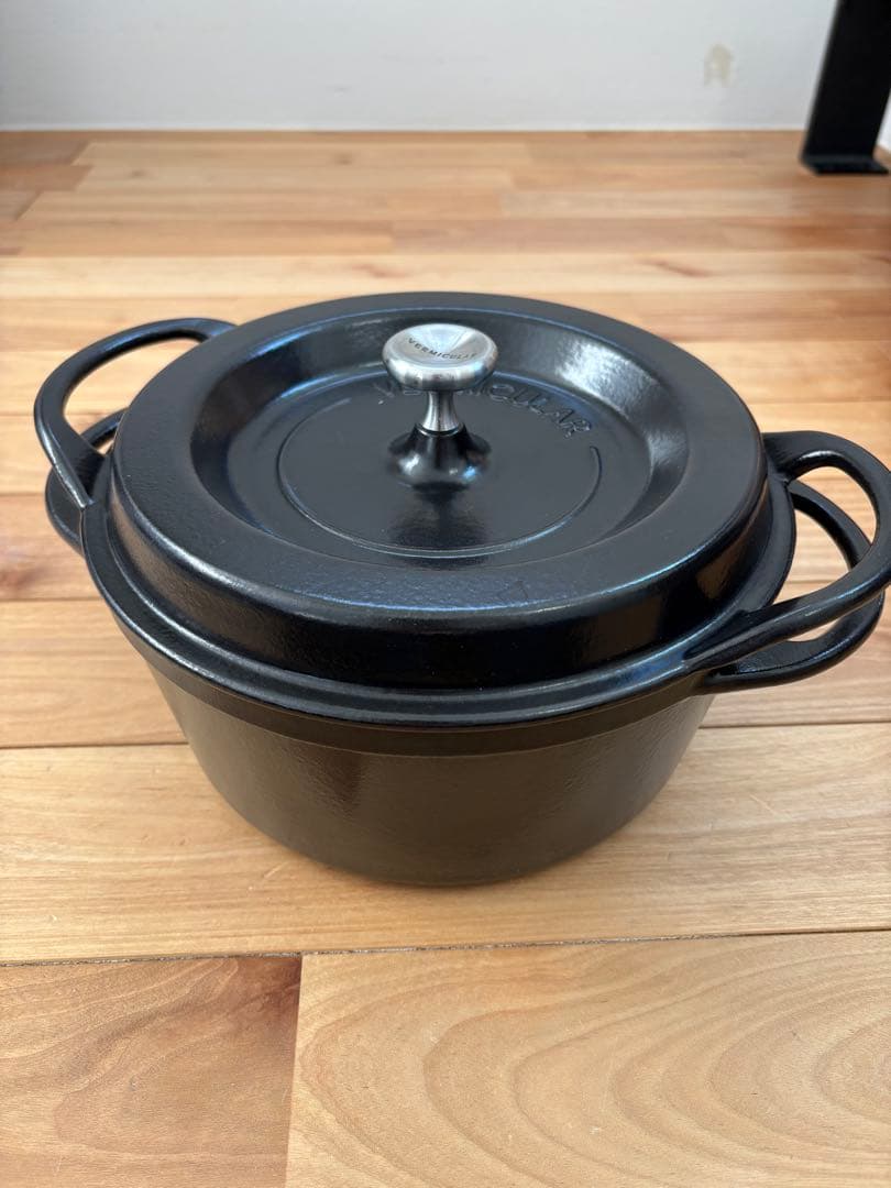 バーミキュラ オーブンポットラウンド22cm（ブラック) Amazon｜バーミキュラ 鋳物ホーロー鍋 22cm マットブラック 無水調理