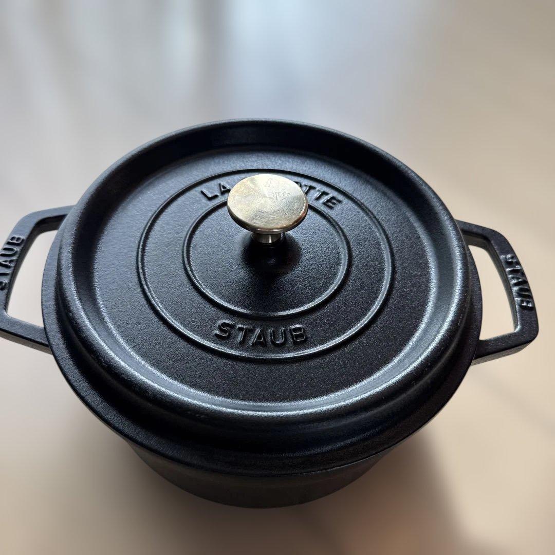 Staub ストウブ ピコ・ココットラウンド(22cm)シャイニーブラック ピコ・ココット ストウブ ラウンド 22cm シャイニーブラック｜STAUB