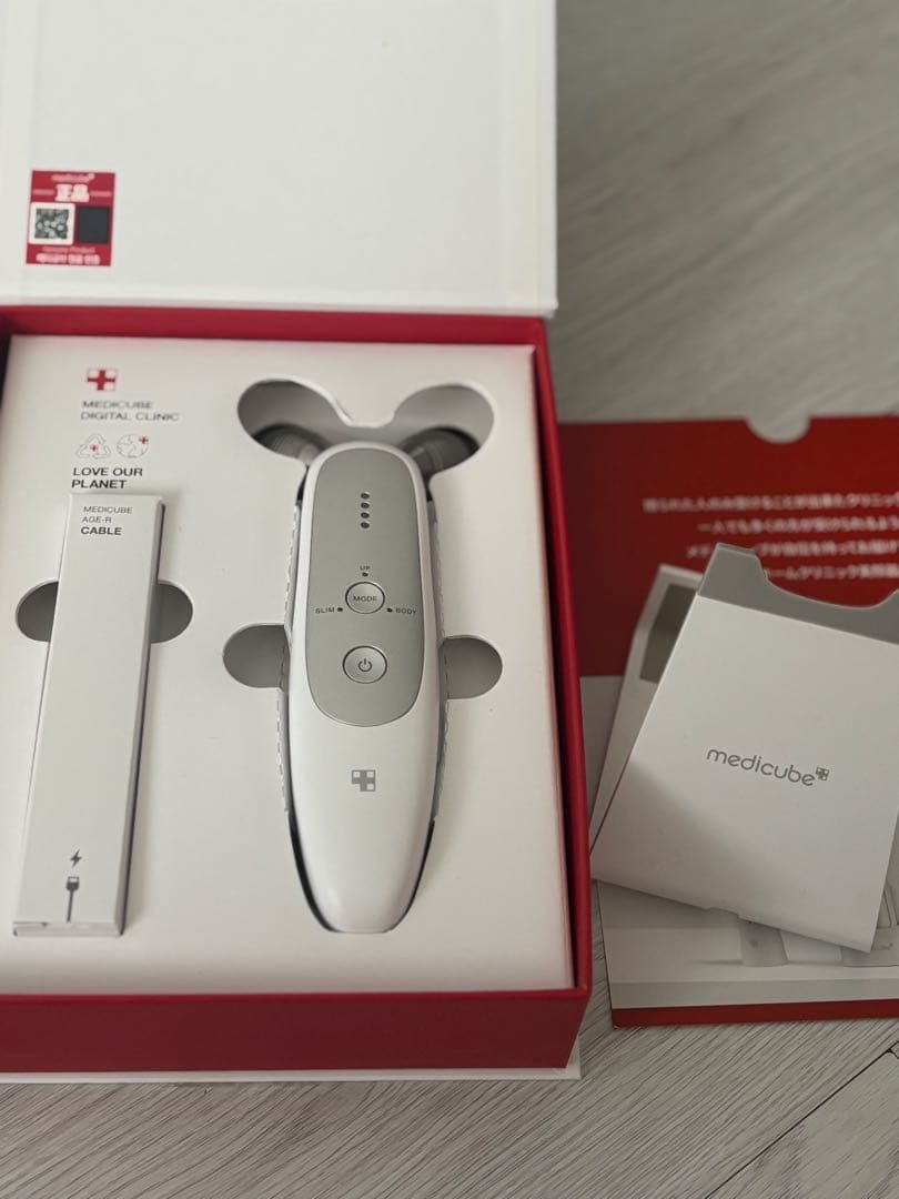 メディキューブ　AGE-R EMSダーマショット MEDICUBE(メディキューブ) / AGE-R EMSダーマショットの公式商品情報